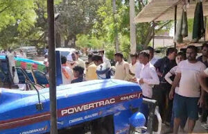 Jaunpur News महाराजगंज: ट्रैक्टर की चपेट में आईं दो छात्राएं, एक की मौत, एक गंभीर घायल