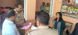 Jaunpur News महराजगंज: फूड इंस्पेक्टर बनकर वसूली कर रहे युवक को पुलिस ने दबोचा