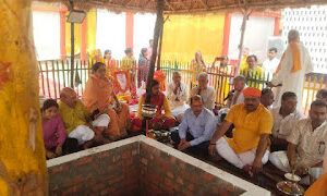 Shahganj News श्री ठाकुर जी रामजानकी गुरुधाम में हो रहा श्री विष्णु महायज्ञ एवं श्रीमद् भागवत ज्ञान कथा का भव्य आयोजन