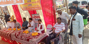 Jaunpur News दीपक पॉलीक्लिनिक में निशुल्क मोतियाबिंद ऑपरेशन और लेंस प्रत्यारोपण शिविर, 48 मरीजों का सफल ऑपरेशन