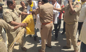 Jaunpur News खुटहन: शराब खरीद पर ऑफर के खिलाफ AAP का प्रदर्शन, सरकार पर लगाए घोटाले के आरोप