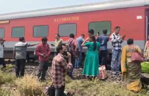 ओडिशा के कटक में नेरगुंडी रेलवे स्टेशन के पास कामाख्या एक्सप्रेस ट्रेन पटरी से उतरी..
