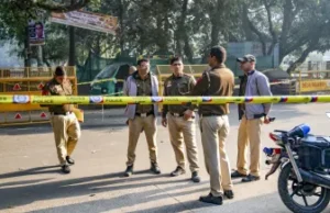 दिल्ली कैंट में सरेआम महिला पर चाकू से हमला, हमलावर ने खुद को भी किया घायल