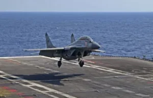 India News भारत फ्रांस के साथ 63,000 करोड़ रुपये के बड़े सौदे में नौसेना के लिए खरीदेगा 26 राफेल-एम जेट