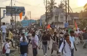 West Bengal News बंगाल के मुर्शिदाबाद में वक्फ अधिनियम के विरोध में प्रदर्शन हिंसक हो गया: इंटरनेट बंद, निषेधाज्ञा लागू