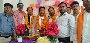 Jaunpur News क्रांतिकारी पत्रकार परिषद के जिला अध्यक्ष चंद्रजीत यादव का जन्मदिन धूमधाम से मनाया गया