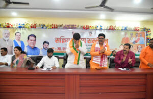 Jaunpur News नगर विकास एवं ऊर्जा मंत्री श्री ए.के. शर्मा जौनपुर में बीजेपी के स्थापना दिवस पर मल्हनी विधान सभा के सक्रिय सदस्य सम्मेलन में किया प्रतिभाग