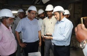 Azamgarh News: डीएम ने चीनी मिल का किया औचक निरीक्षण,मचा हड़कंप