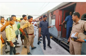 Jaunpur News अयोध्या कैंट सुपर फास्ट में बम की सूचना से मचा हड़कंप, चार घंटे तक खड़ी रही ट्रेन