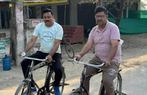 Jaunpur News: केराकत में कोतवाली प्रभारी ने साइकिल से किया गश्त, ग्रामीणों से किया संवाद