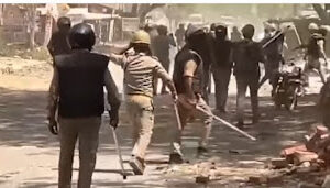 Azamgarh News आज़मगढ़: तरवा थाने में तोड़फोड़, पुलिस पर जानलेवा हमला—13 नामजद, 30-40 अज्ञात पर मुकदमा दर्ज