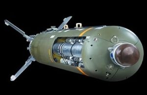 ईरान-इस्राइल युद्ध: क्लस्टर बम के इस्तेमाल का आरोप, कितना खतरनाक है यह हथियार?