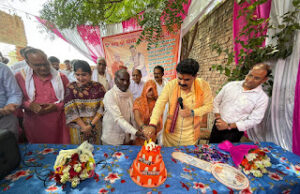 Jaunpur News विधायक बदलापुर रमेश चंद्र मिश्र ने मुख्यमंत्री सी एम योगी का 53 वें जन्म दिवस दिब्यांँग  जनो परिवार सँग धूम धाम से मनाया