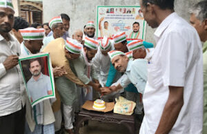Mau News राहुल गांधी का जन्मदिन मऊ में दलित बस्ती में मनाया गया, केक काटा गया और फल वितरित किए गए