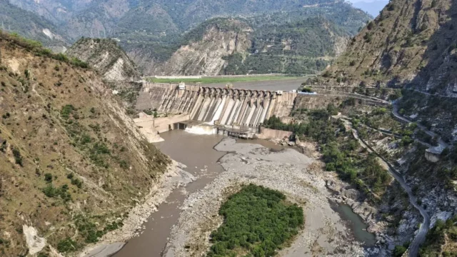 chenab-river-dry-dams-closed-near-pakistan-1746518310