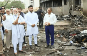 अहमदाबाद विमान हादसे के बाद पीएम मोदी ने लिया जायजा, घायलों से की मुलाकात