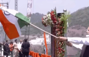 पीएम मोदी ने किया चिनाब रेल ब्रिज का उद्घाटन, वंदे भारत ट्रेन को दिखाई हरी झंडी