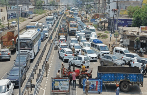 भीषण गर्मी में दिल्ली-हरिद्वार हाईवे पर लंबा जाम, रुड़की से हरिद्वार तक रेंगते रहे वाहन