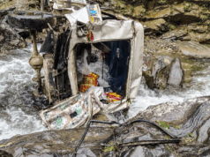 पिथौरागढ़ में खूनी खाई: ओवरलोडिंग और स्टेयरिंग फेल होने से मैक्स 150 मीटर नीचे गिरी, इतनो ने गवाई जान