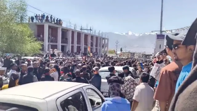 protest-in-leh-1758701416