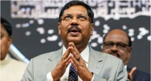 सुप्रीम कोर्ट में वकील का CJI बीआर गवई पर जूता फेंकने का प्रयास, ‘सनातन का अपमान नहीं सहेगा’ नारे लगाए; कोर्ट ने जांच शुरू की