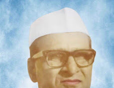 Jaunpur News स्वर्गीय लक्ष्मी शंकर यादव जी की 30वीं पुण्यतिथि पर श्रद्धांजलि सभा, विसुनपुर में हुआ माल्यार्पण