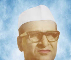 Jaunpur News स्वर्गीय लक्ष्मी शंकर यादव जी की 30वीं पुण्यतिथि पर श्रद्धांजलि सभा, विसुनपुर में हुआ माल्यार्पण