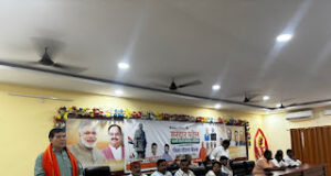 Jaunpur News जौनपुर: सरदार पटेल की 150वीं जयंती वर्ष की तैयारियों को लेकर ऊर्जा मंत्री ए.के. शर्मा ने ली बैठक