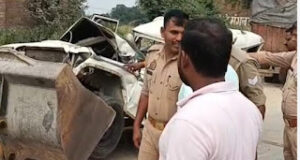 Jaunpur News जौनपुर में अयोध्या लौट रहे श्रद्धालुओं की बोलेरो ट्रक से टकराई, एक महिला की मौत, छह घायल