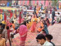 Jaunpur News उगते सूर्य को अर्घ्य देकर ब्रती महिलाओं ने किया पारण, आस्था का उमड़ा सैलाब