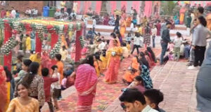 Jaunpur News उगते सूर्य को अर्घ्य देकर ब्रती महिलाओं ने किया पारण, आस्था का उमड़ा सैलाब