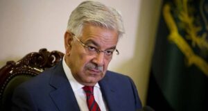 पाकिस्तान के रक्षा मंत्री ने भारत को युद्ध के ‘वास्तविक खतरे’ की चेतावनी दी