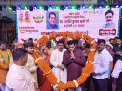 Jaunpur News अनूठा संगम है बदलापुर महोत्सव- एके शर्मा  ,बदलापुर महोत्सव के सांस्कृतिक संध्या का दीप प्रज्ज्वलित कर किया उद्घाटन