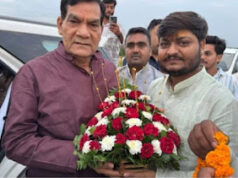 Jaunpur News बदलापुर नगर पंचायत प्रतिनिधि वैभव सिंह बुके देकर मंत्री जी का समर्थको सँग जोरदार स्वागत किया