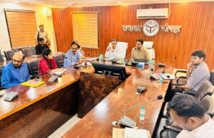 राज्यपाल के प्रस्तावित दौरे से पहले प्रशासन की बड़ी बैठक, सभी विभागों को जिम्मेदारी सौंपी 1000874392-1