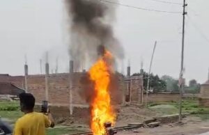 तहसील गेट के बाहर खड़ी बाइक में लगी आग कुछ मिनटों में जलकर हुई खाक IMG-20260716-WA0083-1