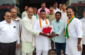 जौनपुर में कांग्रेस के राष्ट्रीय पर्यवेक्षक सीपी मित्तल का जोरदार स्वागत, संगठन मजबूती पर हुई चर्चा 1001626834