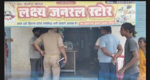 जौनपुर: केराकत में दुकान का शटर तोड़कर लाखों के सामान पर चोरों ने किया हाथ साफ 1000009310-1