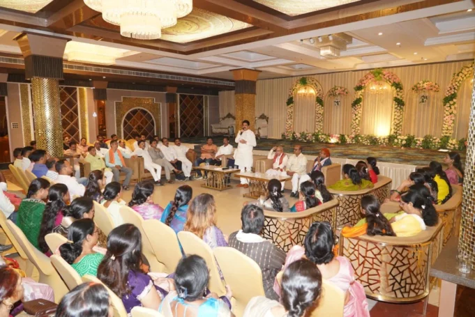 जौनपुर: बीआरपी मैदान में 21 अक्टूबर से होगी नौ दिवसीय श्रीराम कथा, तैयारियों को लेकर समन्वय बैठक 1000009371-1