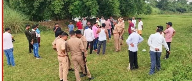 बदलापुर: पीली नदी में मिला दस दिन से लापता सपेरा मोनू का शव 29 अगस्त से था लापता, उदपुर गेल्हवां के पास नदी में मिला शव; मौके पर पहुंची दोनों थानों की पुलिस 1000011591-1