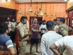 जौनपुर: थाना सुजानगंज में चौरा माता मंदिर से दानपात्र चोरी, लगातार घटनाओं से बढ़ी चिंता 1000018657-1