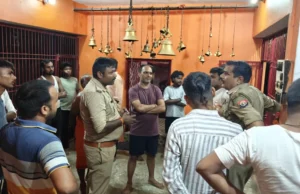 जौनपुर: थाना सुजानगंज में चौरा माता मंदिर से दानपात्र चोरी, लगातार घटनाओं से बढ़ी चिंता 1000018657-1