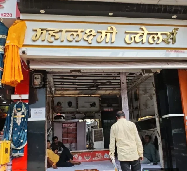 जौनपुर: फायरिंग कर दहशत फैलाने वाले आठ आरोपियों पर 25-25 हजार का इनाम 1000018682-1