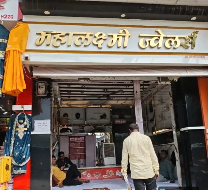 जौनपुर: फायरिंग कर दहशत फैलाने वाले आठ आरोपियों पर 25-25 हजार का इनाम 1000018682-1