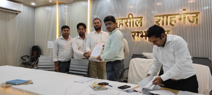 क्राइम ब्रांच की कार्रवाई से भड़का लेखपाल संघ, शाहगंज में आंदोलन का ऐलान एवं धरना, 14 से कार्य बहिष्कार 1000534377-1