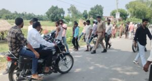 तेज रफ्तार स्कॉर्पियो ने बाइक सवार को मारी जोरदार टक्कर, विधायक ने पहुंचाया अस्पताल 1000537679-1