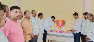 Jaunpur News टीचर सेल्फ केयर टीम ने अध्यापक वीरेंद्र कुमार मौर्य के निधन पर किया स्थलीय निरीक्षण 1001705635