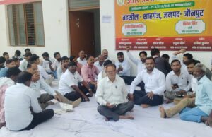 शासन को अंतिम चेतावनी: 10 से 2 बजे तक तहसील में गरजे गे लेखपाल, मांगें न मानने पर 17 से ठप होगा राजस्व कार्य*