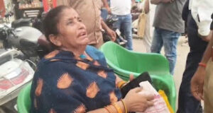 जौनपुर में दिनदहाड़े बुजुर्ग महिला से ठगी, मंगलसूत्र-बालियां उतरवाकर थमाई कागज की गड्डी