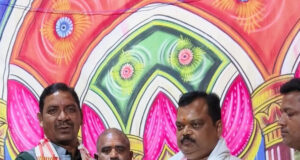 घघरी में रामलीला के 10वें दिन पहुंचे बसपा नेता संजय सिंह धुर्वे व पूर्व जिला पंचायत सदस्य … घघरी में रामलीला के 10वें दिन पहुंचे बसपा नेता संजय सिंह धुर्वे व पूर्व जिला पंचायत सदस्य ...